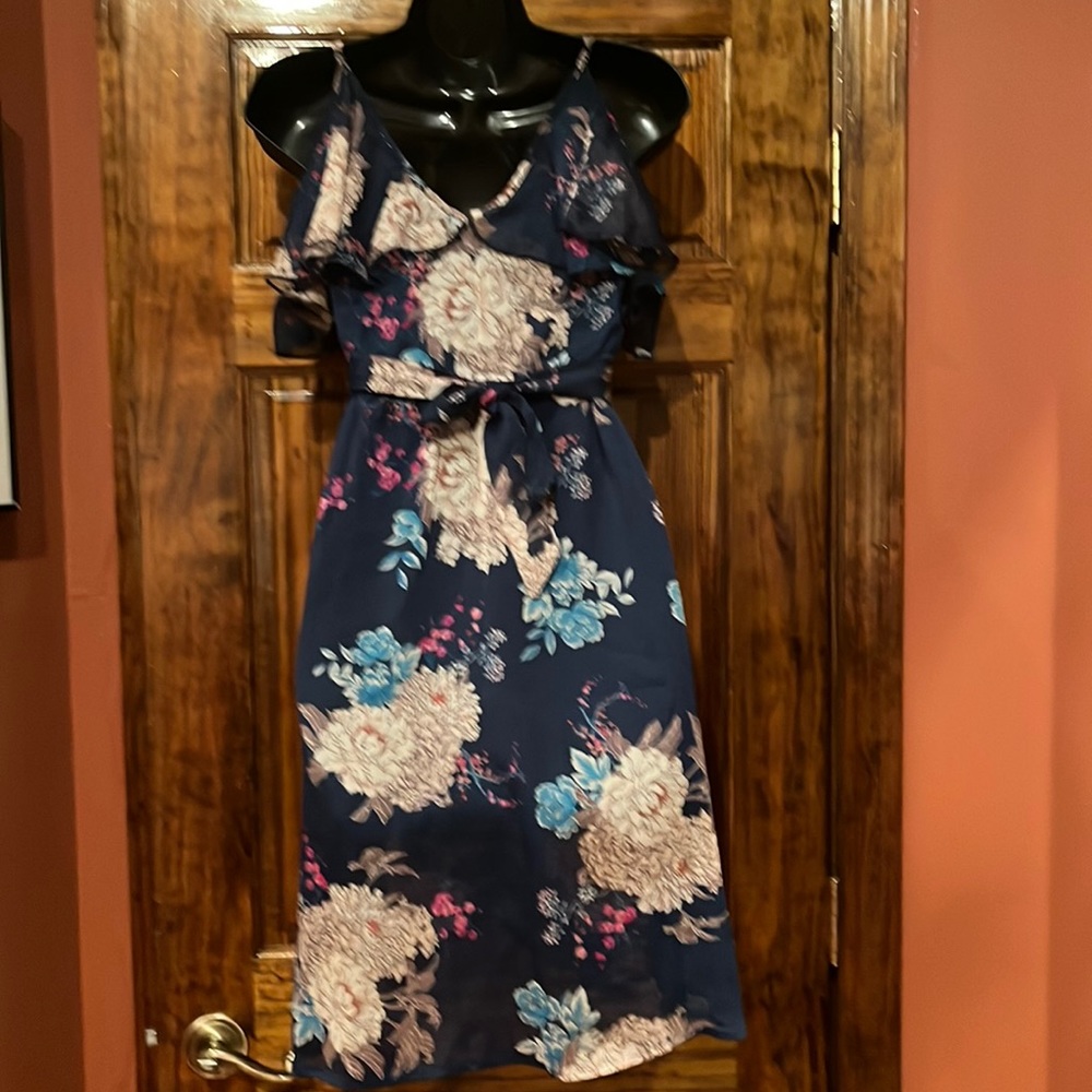 Off The Shoulder Floral Dress - Picture 4 of 10